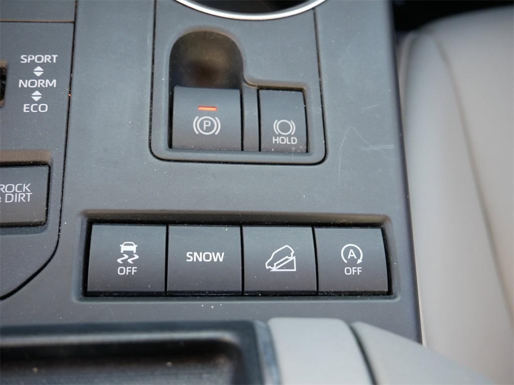 used 2022 Toyota Highlander car, priced at $39,161