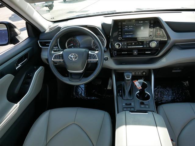 used 2022 Toyota Highlander car, priced at $38,592