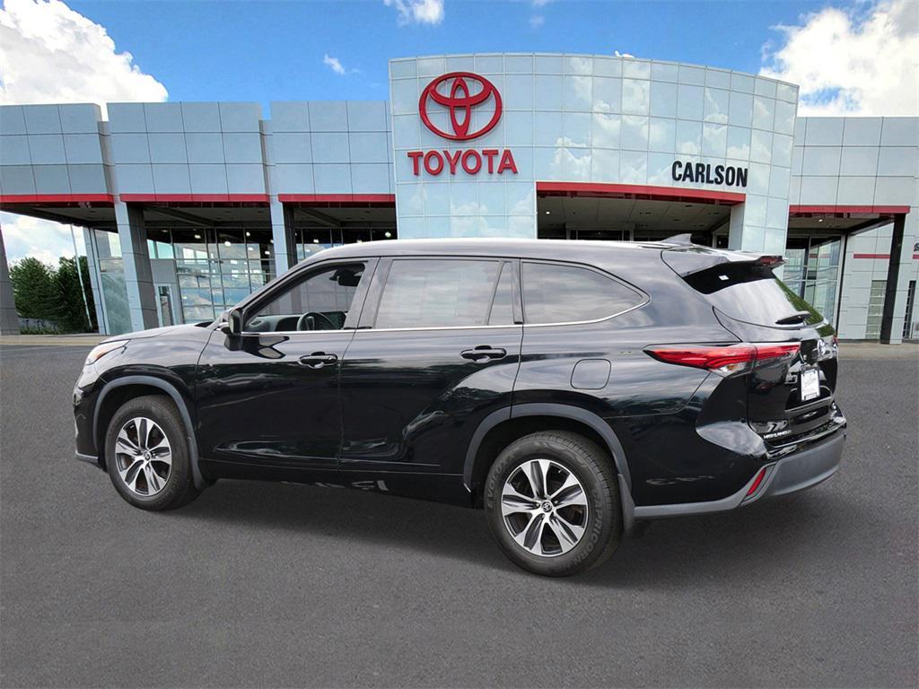 used 2022 Toyota Highlander car, priced at $36,500