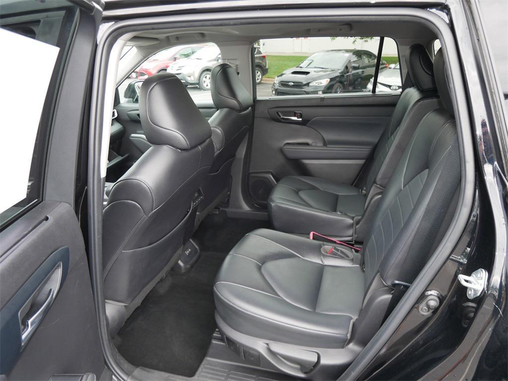 used 2022 Toyota Highlander car, priced at $36,500