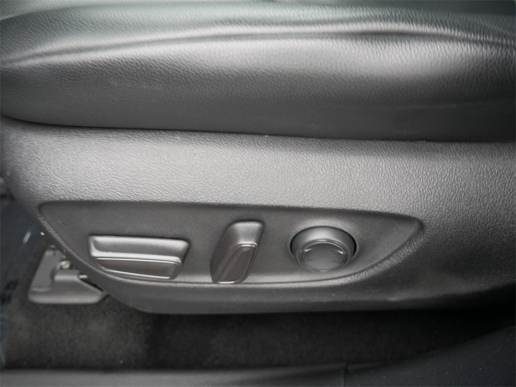 used 2022 Toyota Highlander car, priced at $36,500
