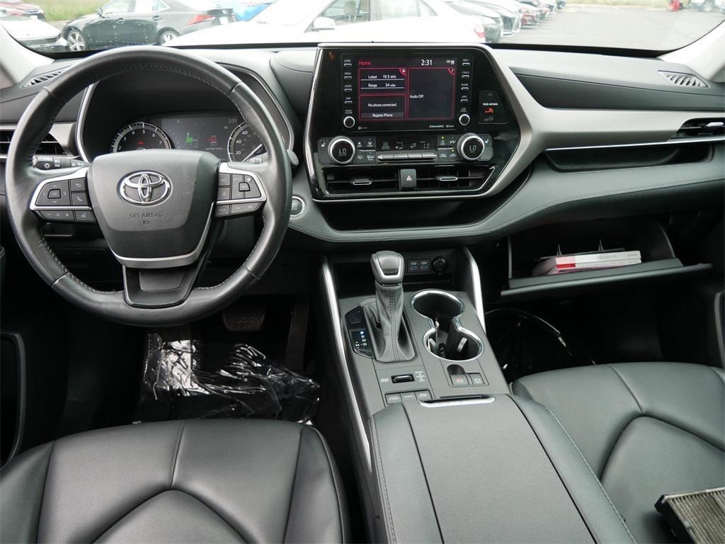 used 2022 Toyota Highlander car, priced at $36,500