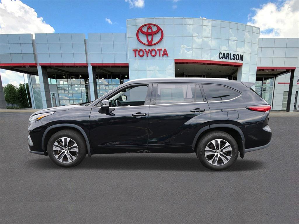 used 2022 Toyota Highlander car, priced at $36,500