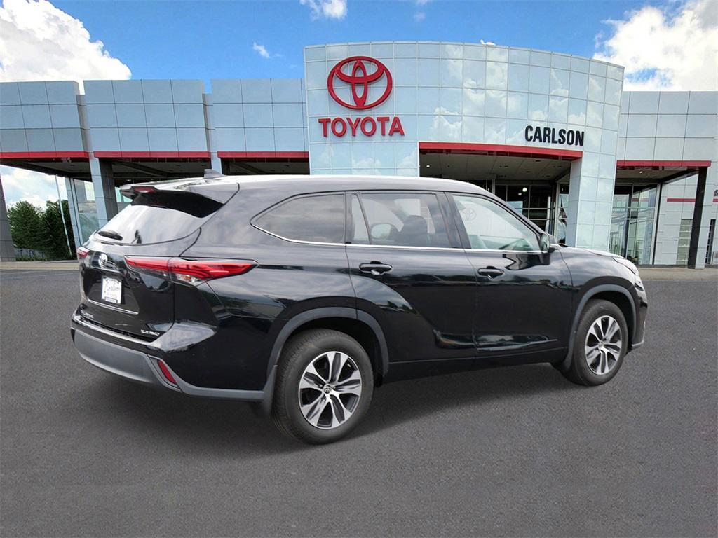 used 2022 Toyota Highlander car, priced at $36,500