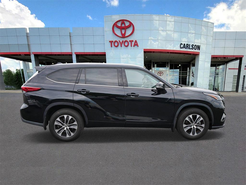 used 2022 Toyota Highlander car, priced at $36,500