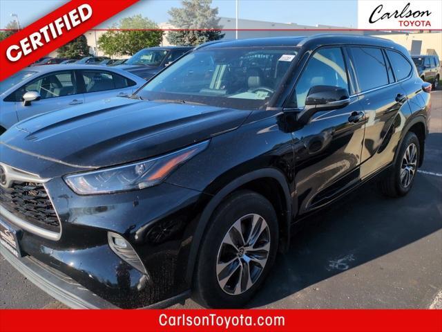 used 2022 Toyota Highlander car, priced at $39,999