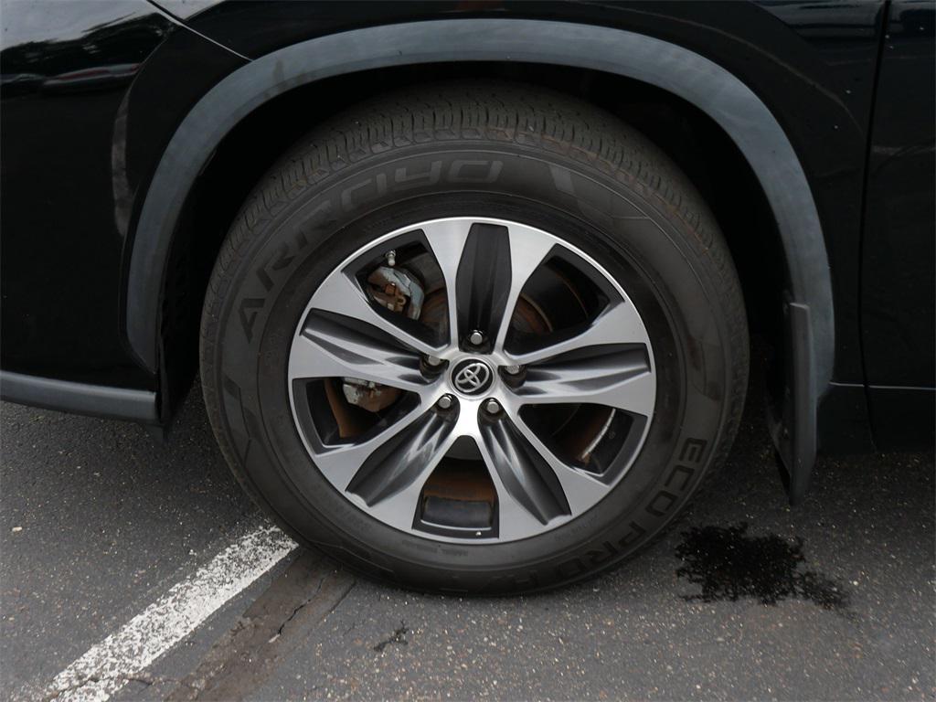 used 2022 Toyota Highlander car, priced at $36,500