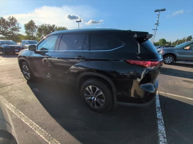 used 2022 Toyota Highlander car, priced at $39,999
