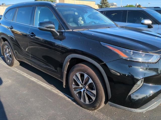 used 2022 Toyota Highlander car, priced at $39,999