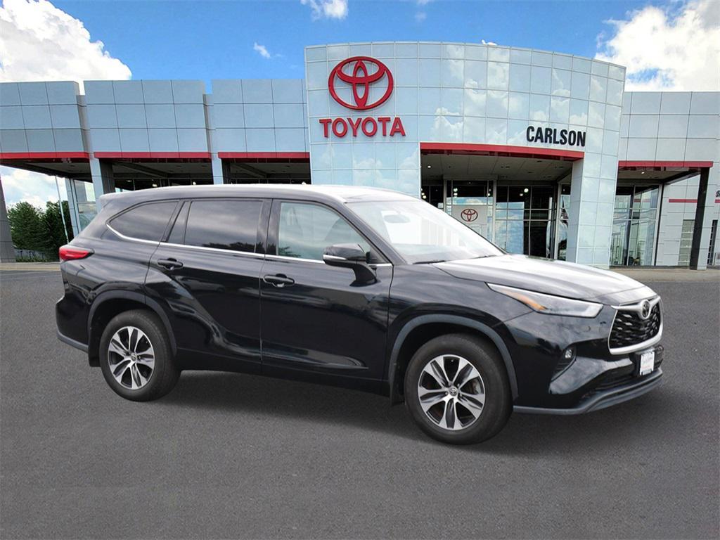 used 2022 Toyota Highlander car, priced at $36,500
