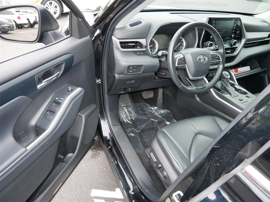 used 2022 Toyota Highlander car, priced at $36,500