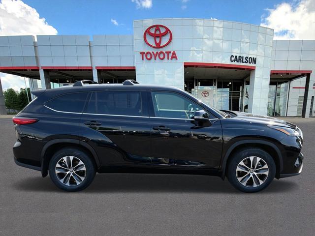 used 2022 Toyota Highlander car, priced at $42,353