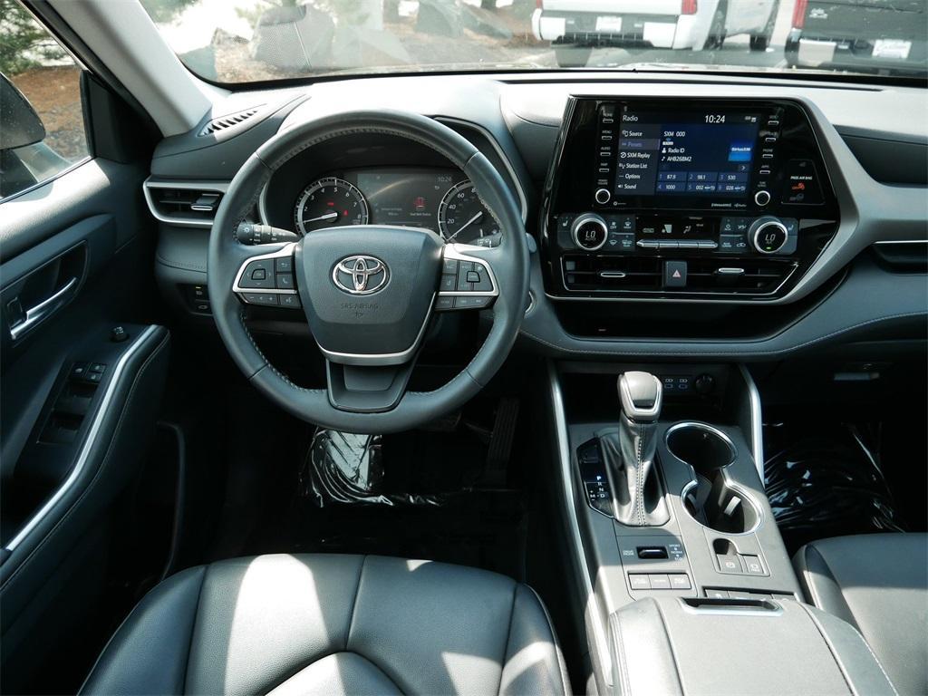 used 2022 Toyota Highlander car, priced at $42,799