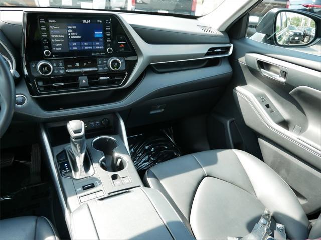 used 2022 Toyota Highlander car, priced at $42,353
