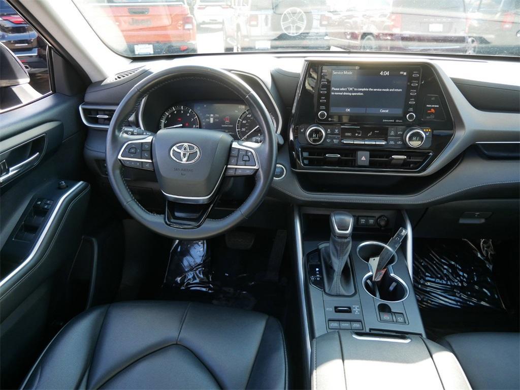 used 2021 Toyota Highlander car, priced at $34,699