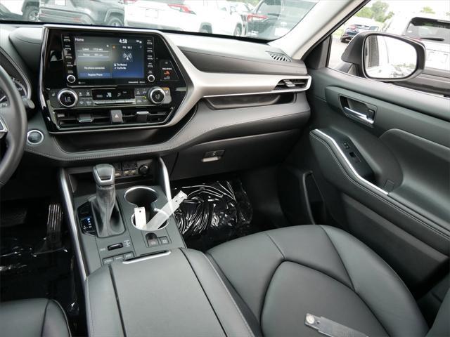 used 2021 Toyota Highlander car, priced at $35,400