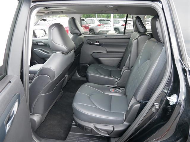 used 2021 Toyota Highlander car, priced at $35,400
