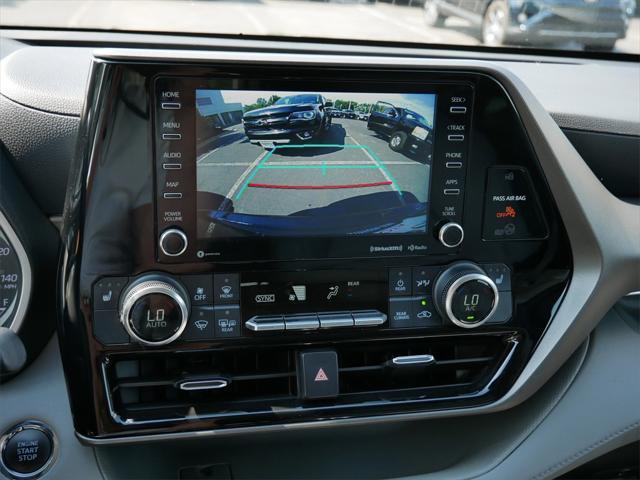 used 2022 Toyota Highlander car, priced at $37,500