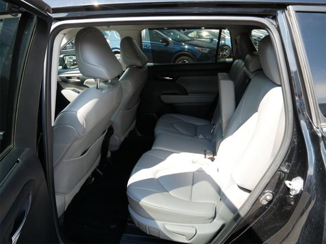 used 2022 Toyota Highlander car, priced at $37,500