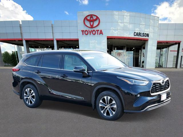 used 2022 Toyota Highlander car, priced at $37,500