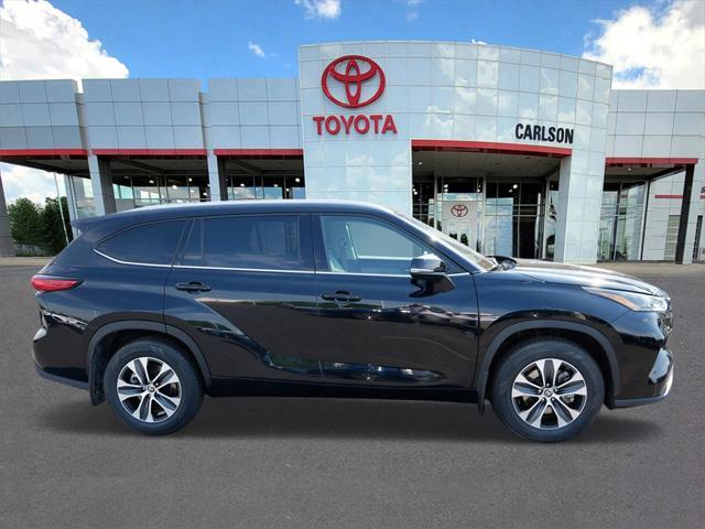 used 2022 Toyota Highlander car, priced at $37,500