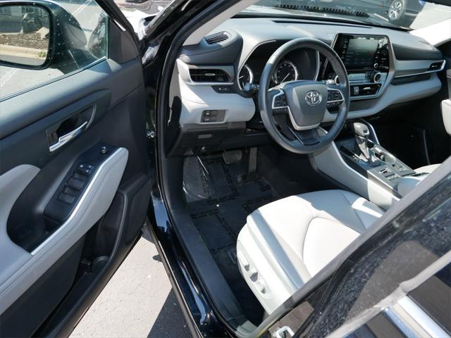 used 2022 Toyota Highlander car, priced at $37,500