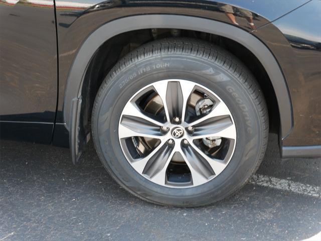 used 2022 Toyota Highlander car, priced at $37,500