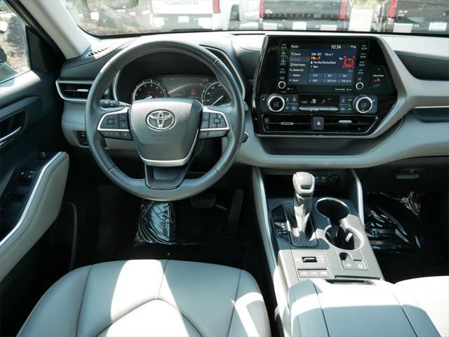 used 2022 Toyota Highlander car, priced at $37,500