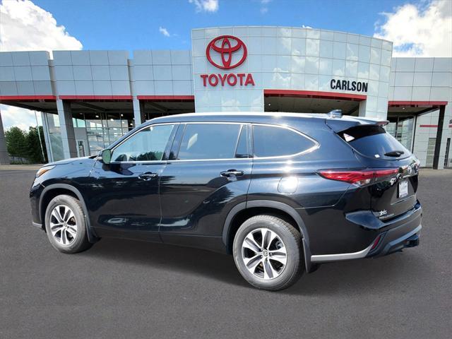 used 2022 Toyota Highlander car, priced at $37,500