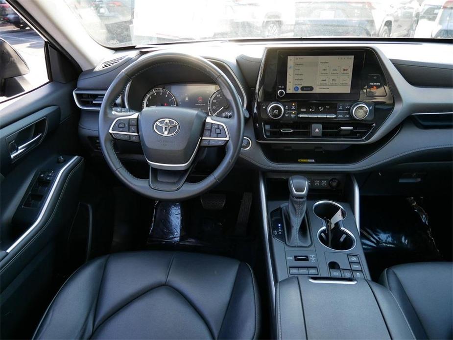 used 2023 Toyota Highlander car, priced at $40,999