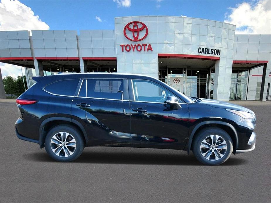 used 2023 Toyota Highlander car, priced at $40,999