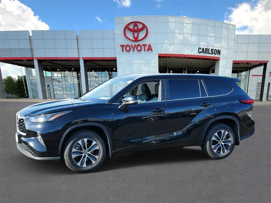 used 2023 Toyota Highlander car, priced at $40,999