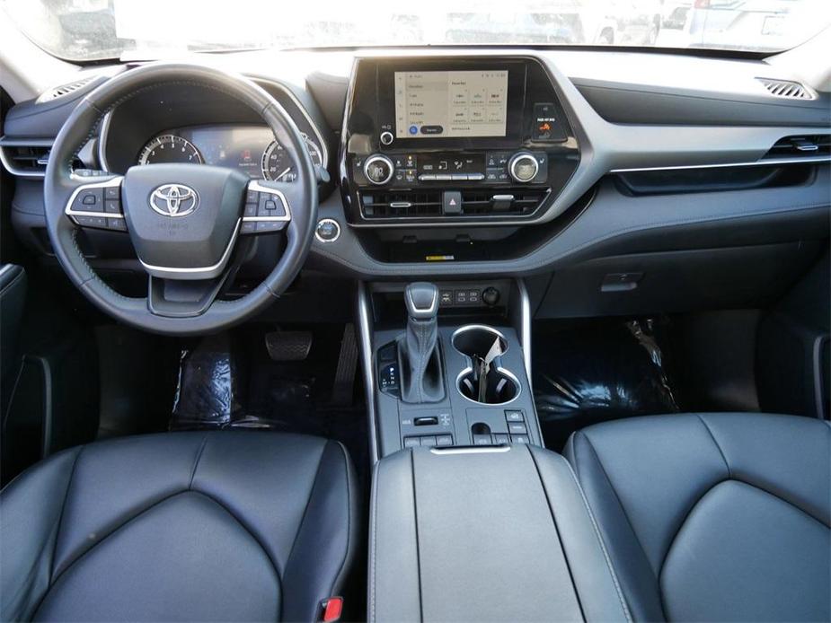 used 2023 Toyota Highlander car, priced at $40,999