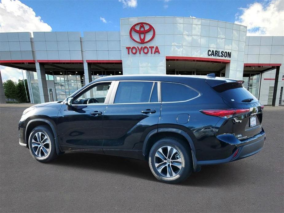 used 2023 Toyota Highlander car, priced at $40,999