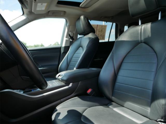 used 2022 Toyota Highlander car, priced at $38,000