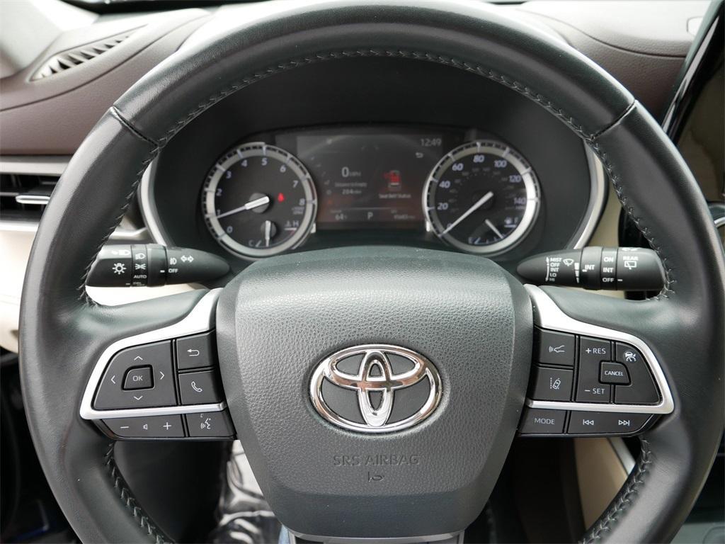 used 2022 Toyota Highlander car, priced at $40,346