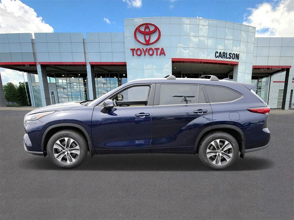 used 2022 Toyota Highlander car, priced at $40,346