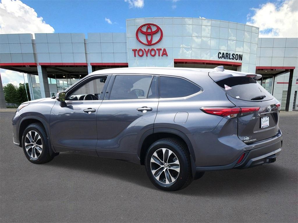 used 2020 Toyota Highlander car, priced at $29,788