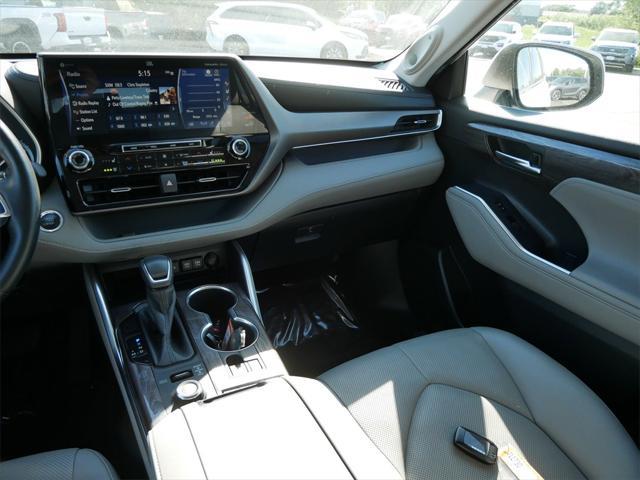 used 2020 Toyota Highlander car, priced at $35,799