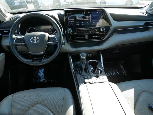 used 2020 Toyota Highlander car, priced at $35,799