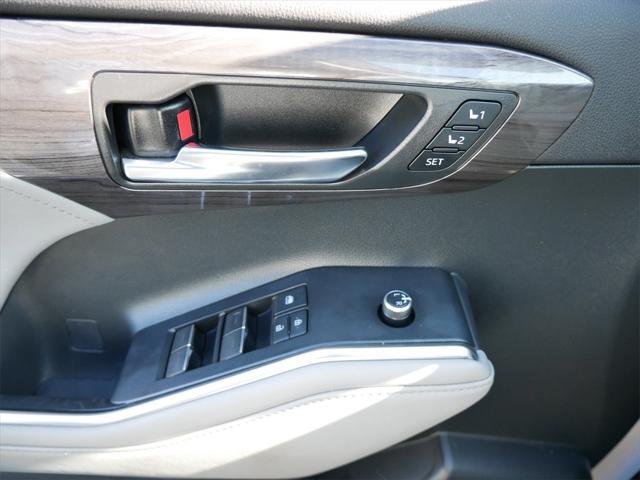 used 2020 Toyota Highlander car, priced at $35,799