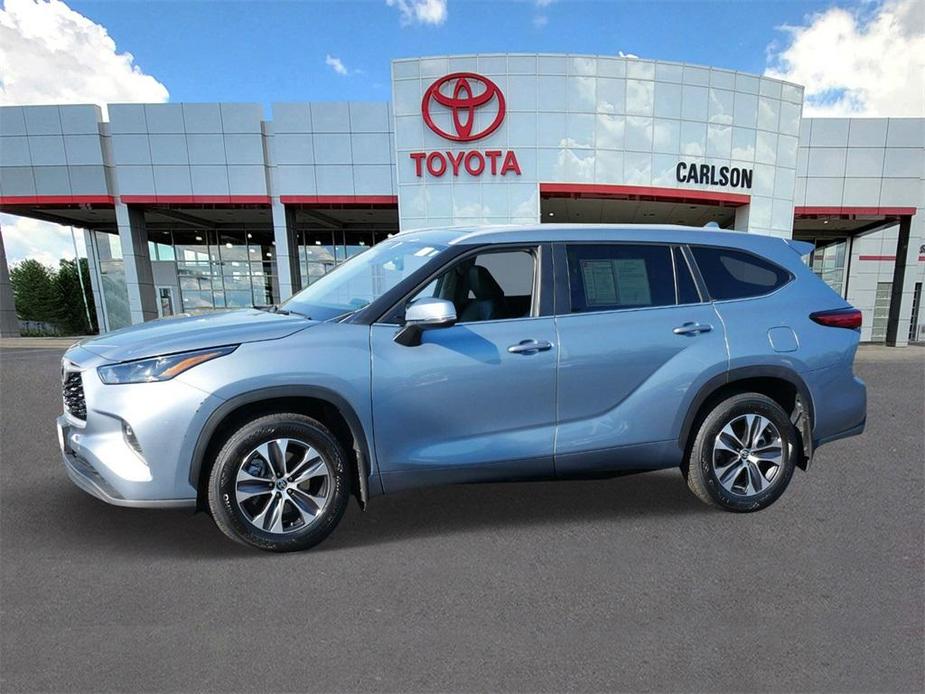 used 2023 Toyota Highlander car, priced at $40,999