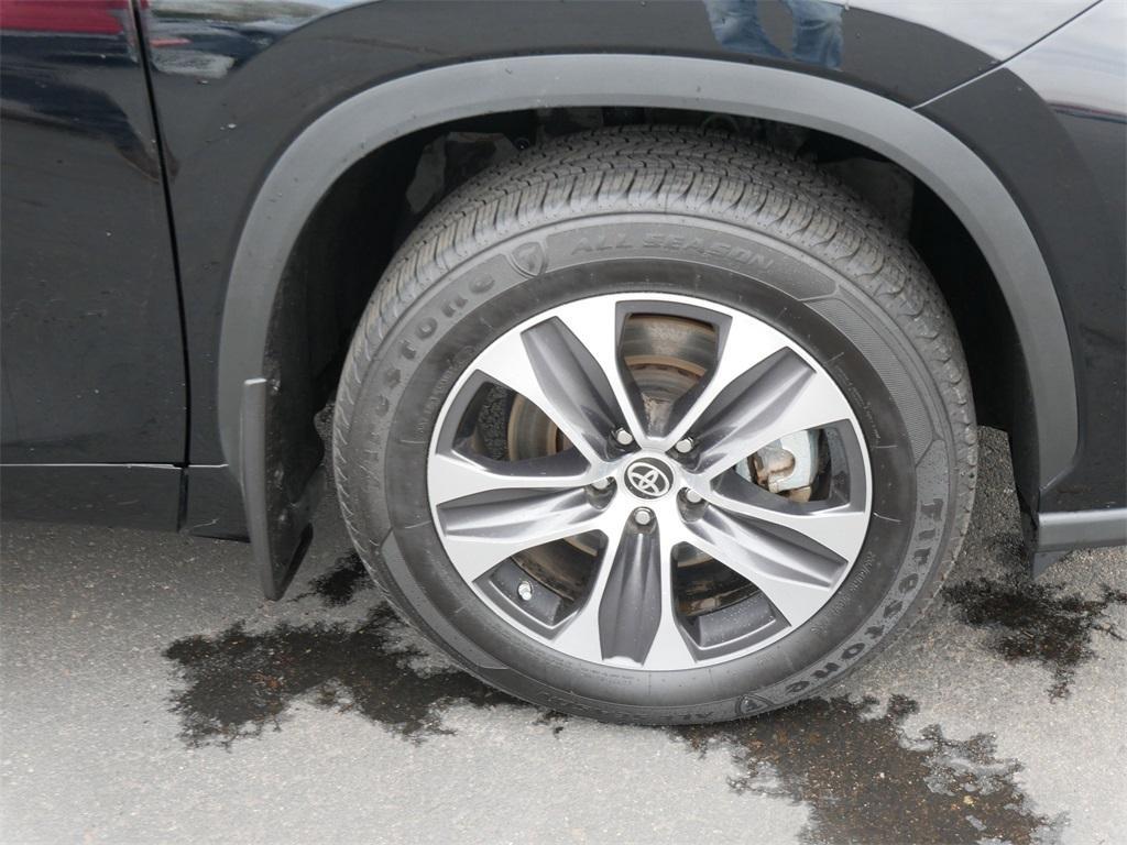 used 2022 Toyota Highlander car, priced at $37,999