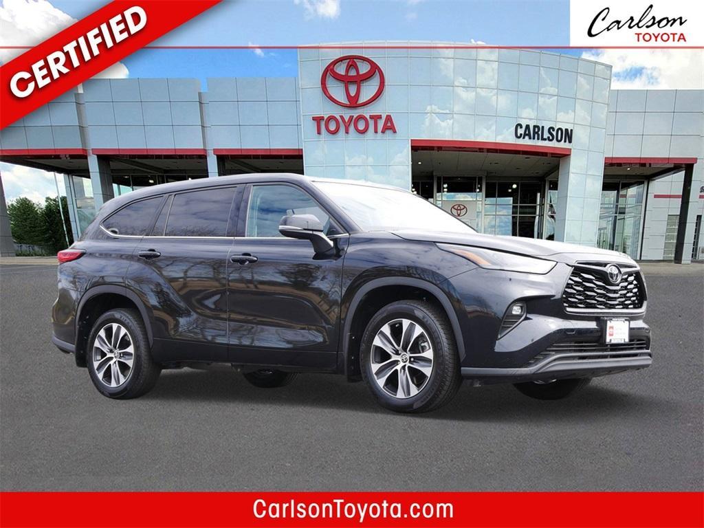 used 2022 Toyota Highlander car, priced at $37,999