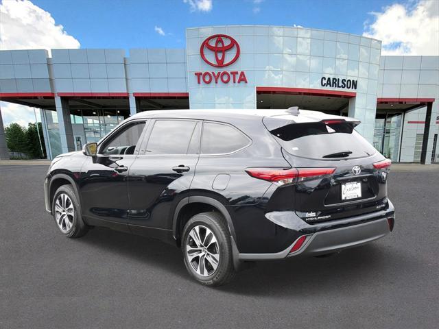 used 2022 Toyota Highlander car, priced at $37,000