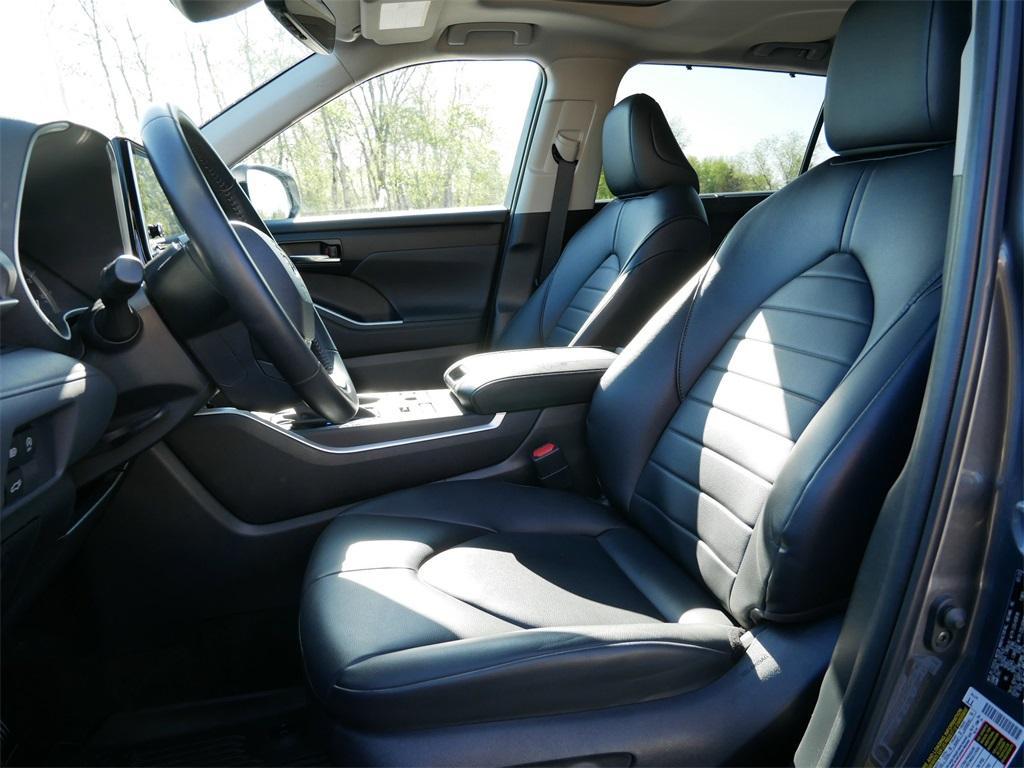 used 2023 Toyota Highlander car, priced at $43,687