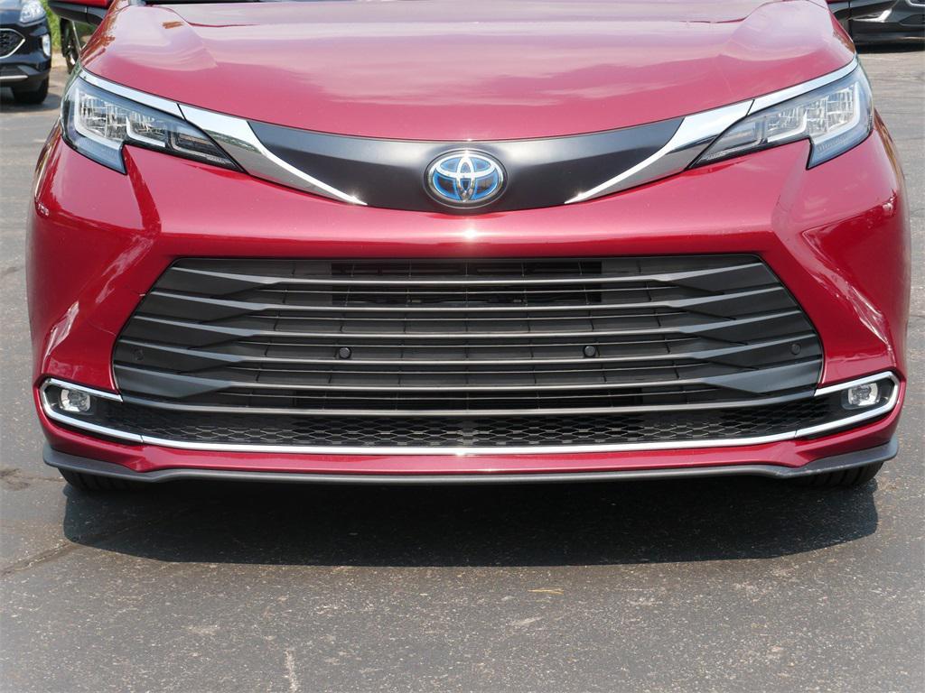 used 2023 Toyota Sienna car, priced at $37,993
