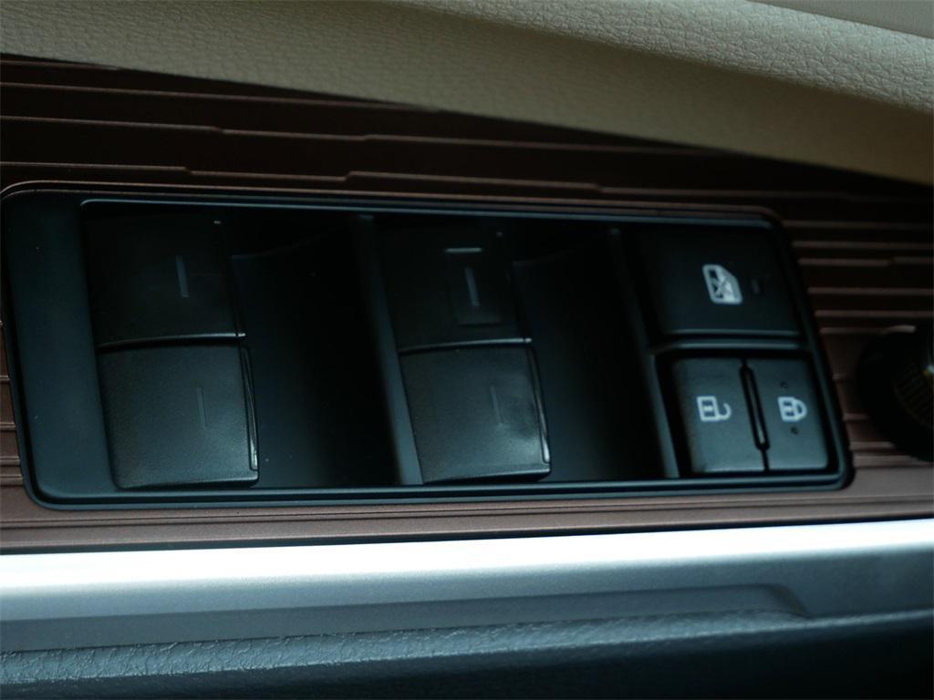 used 2023 Toyota Sienna car, priced at $37,993