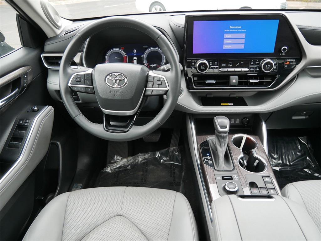 used 2023 Toyota Highlander car, priced at $39,858