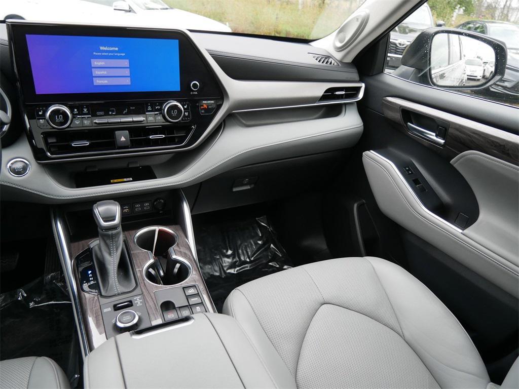 used 2023 Toyota Highlander car, priced at $39,858
